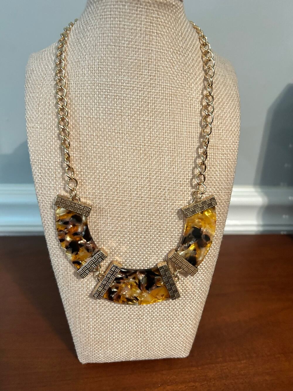 Vintage Style Tortoise Shell Acrylic Statement Choker Necklace Gold Tone 14-16"